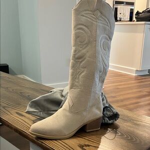 Women's Tall Western Boot in Light Beige faux suede size38 New